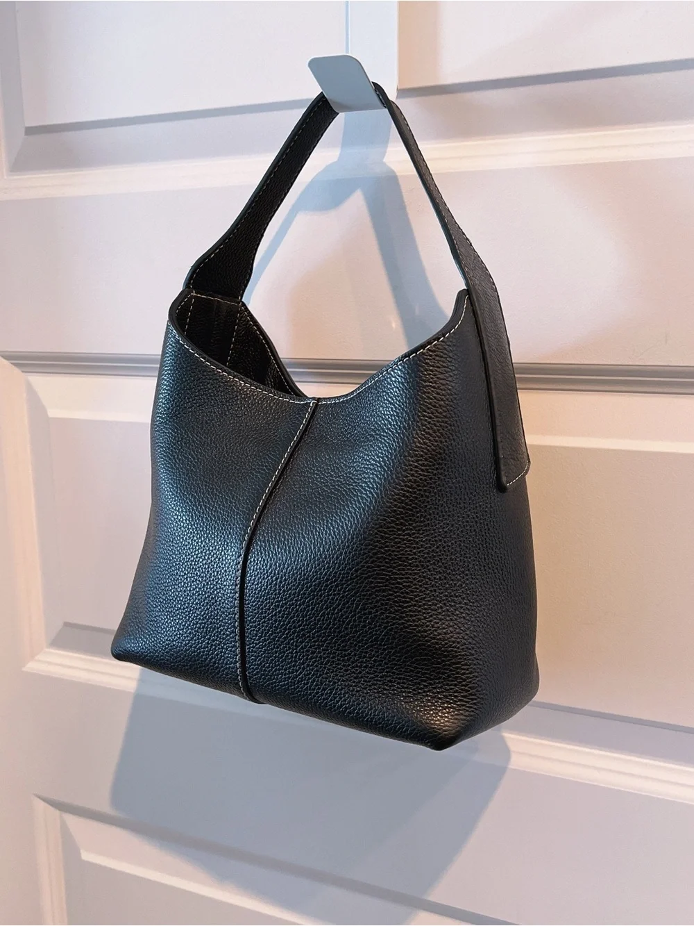 NWOT Banana Republic Luxury Italian Leather Black Pebbled Shoulder Bucket Tote